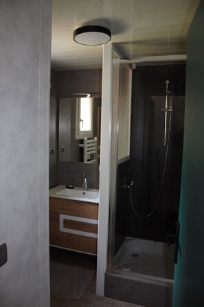 Een douche, een haardroger