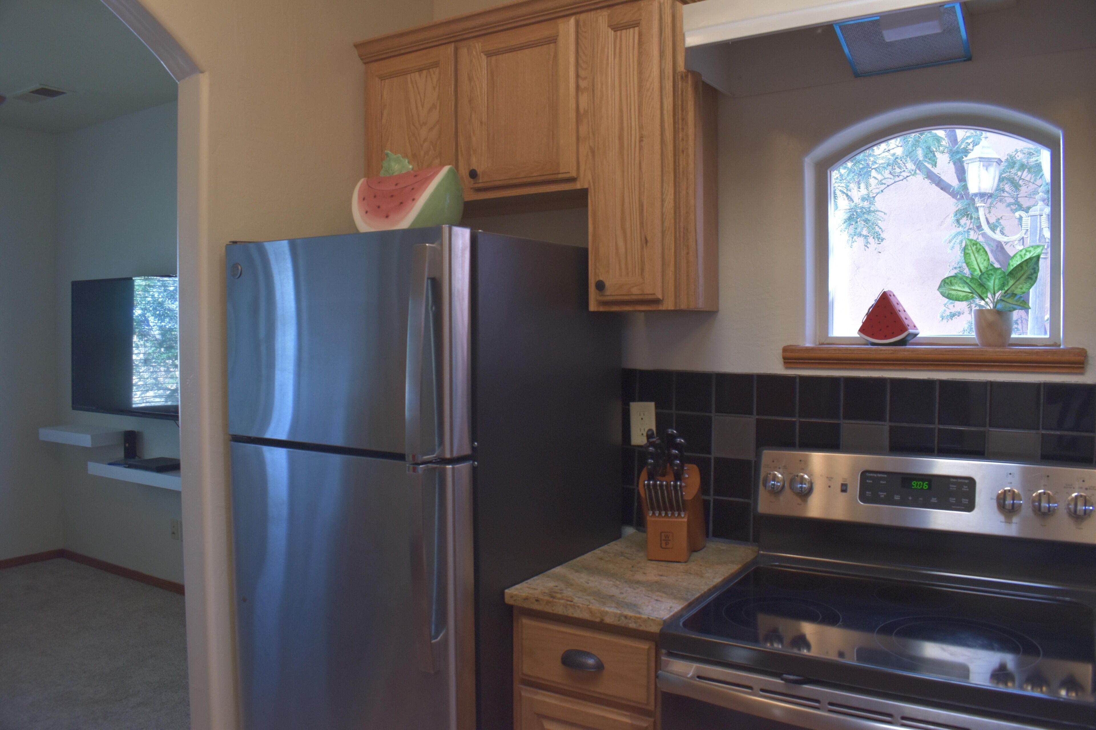 冰箱、微波炉、烤箱、炉灶