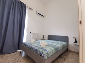 2 bedrooms, bed sheets