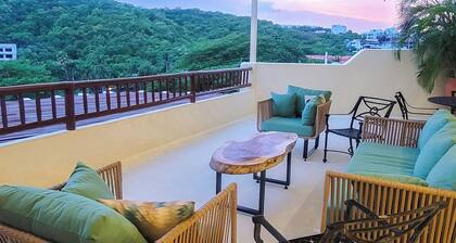 Huatulco beauty in Chahue Bay. Large family condo with ocean and mountain views