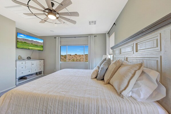 5 bedrooms, desk, iron/ironing board, travel crib