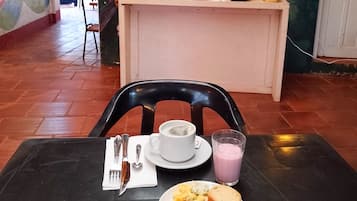 Sudah termasuk sarapan prasmanan setiap hari