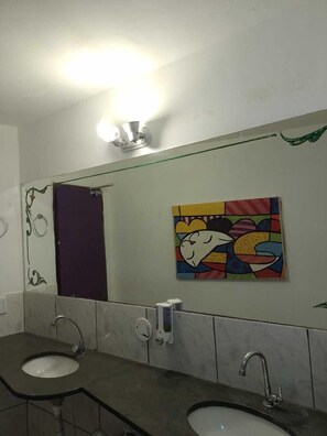 Basic Shared Dormitory | Bathroom - Cataratas Jazz Hostel (Puerto Iguazú)