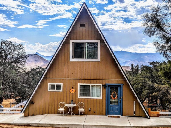 Exterior - Spectacular A-Frame, epic views! S'mores by the firepit under a million stars. (Wofford Heights)