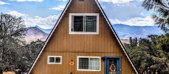 Spectacular A-Frame, epic views! S'mores by the firepit under a million stars.