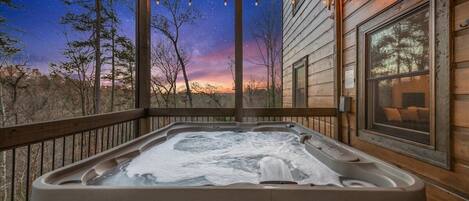 Outdoor spa tub