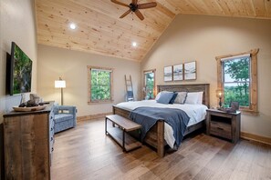 3 bedrooms, desk, iron/ironing board, free WiFi