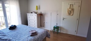 3 bedrooms, iron/ironing board, free internet