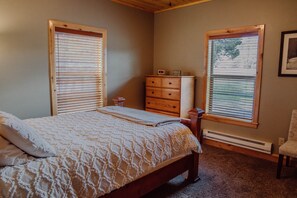 1 bedroom, desk, WiFi, bed sheets