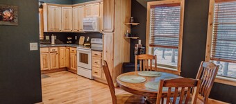 Beautiful log cabin 7 miles from Black Canyon National Park