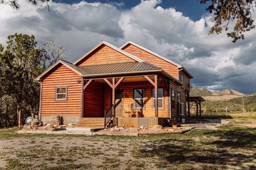 Beautiful log cabin 7 miles from Black Canyon National Park