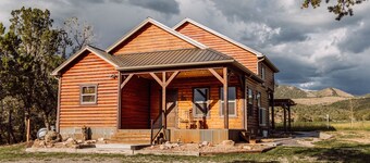 Beautiful log cabin 7 miles from Black Canyon National Park