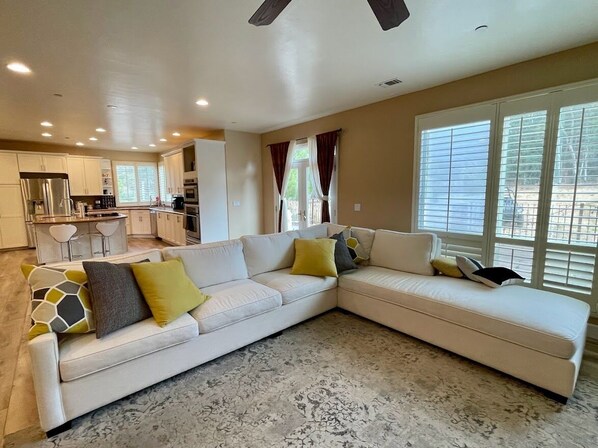 Smart TV, fireplace, offices, computer monitors