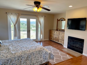 4 bedrooms, desk, iron/ironing board, free WiFi