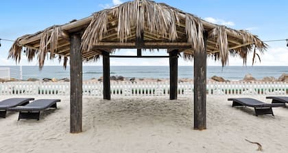 Romantic Lower Level Oceanfront Pet Friendly Condo P925-2
