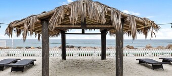 Lower Level Pet Friendly Oceanfront Studio P925-3