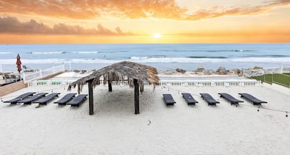 Lower Level Pet Friendly Oceanfront Studio P925-3