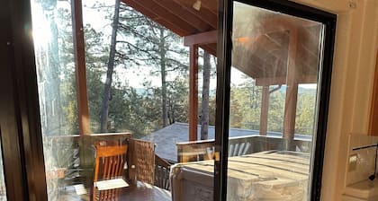 The Royal Pine Panoramic Views & Hot Tub