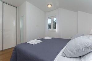 1 quarto, ferros/tábuas de passar roupa, acesso à internet