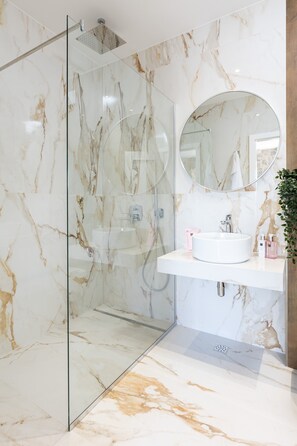 Hair dryer, towels - Apartment Nico's - Three Bedroom Apartment with Terrace and Sea View (Cavtat)