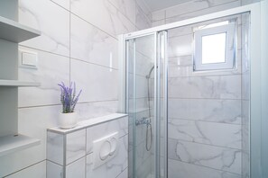 Shower, towels
