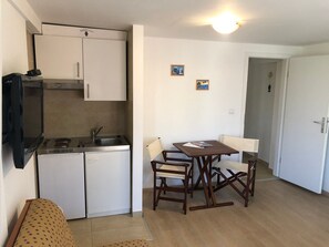 Interior - Villa Aura - Apartment Sun -  Studio Apartment with Balcony and Shared Swimming Pool (Dubrovnik)