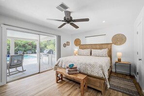 4 bedrooms, desk, iron/ironing board, travel cot