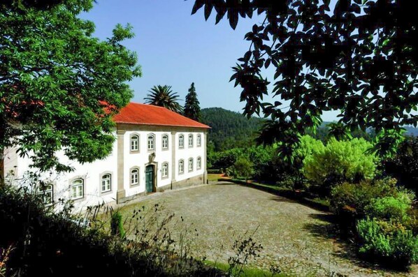 Exterior - Casa Clarissa - Ten Bedroom Villa, Sleeps 20 (São Pedro do Sul)