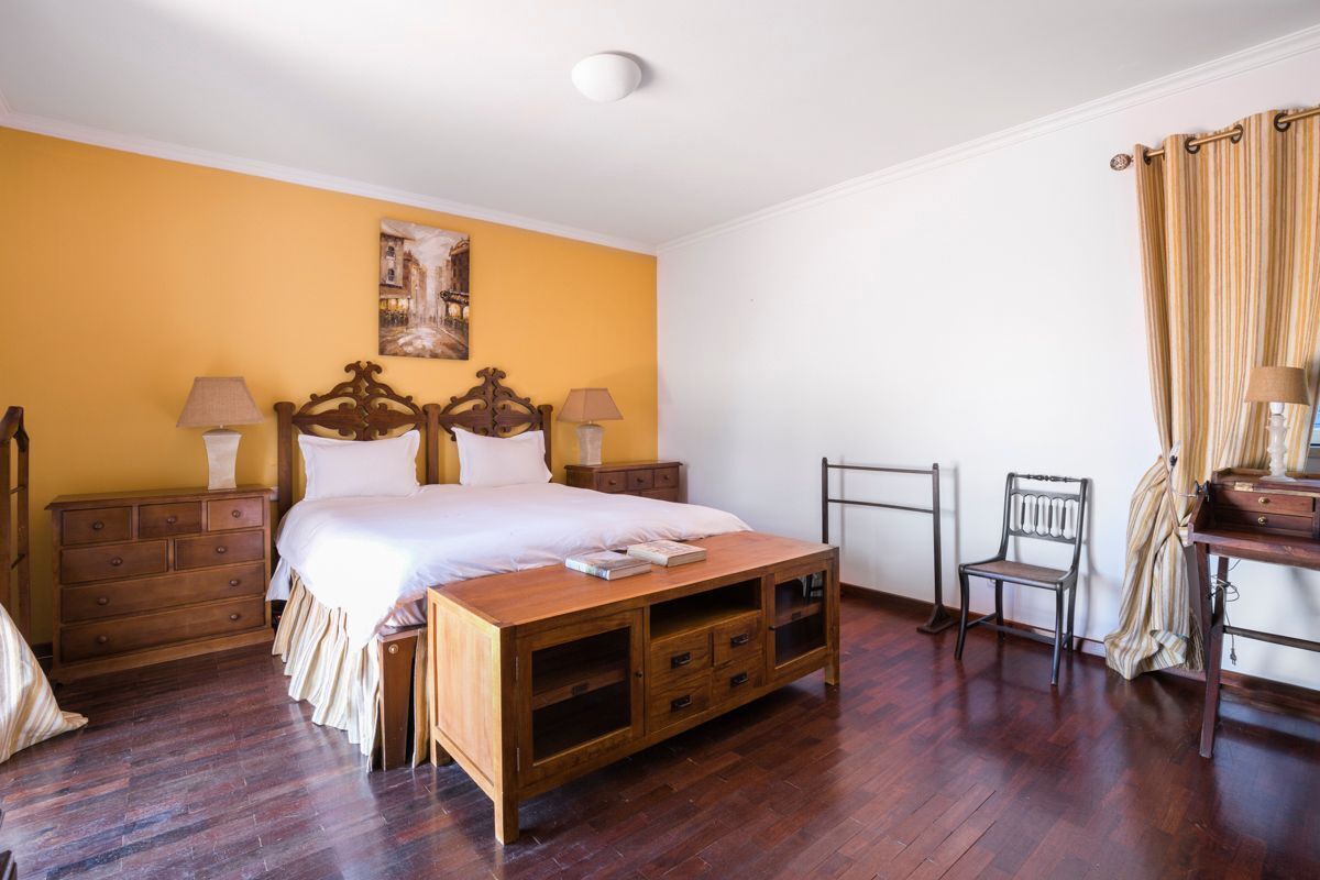 4 Schlafzimmer, Bügeleisen/Bügelbrett, Internetzugang, Bettwäsche