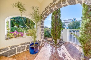 Property grounds - Casa Farol - Four Bedroom Villa, Sleeps 8 (Carvoeiro)