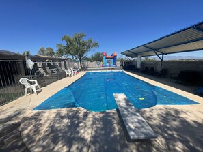 Piscine extérieure, piscine chauffée