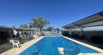Beautiful 4bedroom and heated pool, great place for family gatherings!