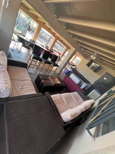 Beautiful 4bedroom and heated pool, great place for family gatherings!