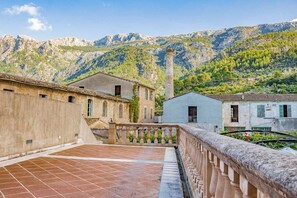 Property grounds - Can Jaume - Seven Bedroom Apartment, Sleeps 14 (Soller)