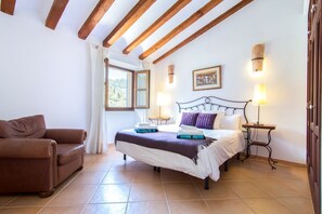 3 makuuhuonetta, silitysrauta/-lauta, internet, vuodevaatteet