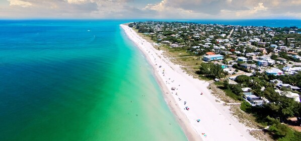 Beach nearby, sun-loungers, beach towels - Palm Oasis—Amazing private pool & Spa & Waffle Bar!!! Winter Discounts!!!! (Bradenton)