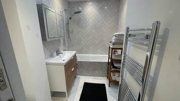 Combined shower/bathtub, hair dryer, towels, soap