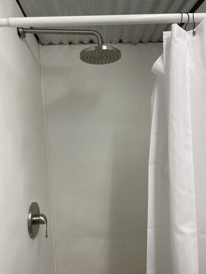 Dusche, Handtücher, Seife, Shampoo