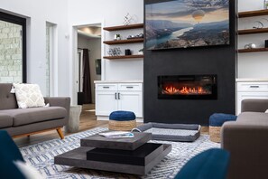 Smart TV, fireplace, table football, ping pong