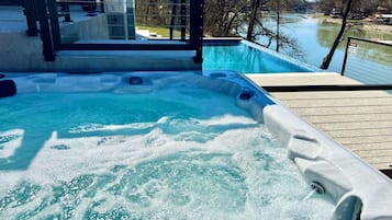 Bain à remous extérieur