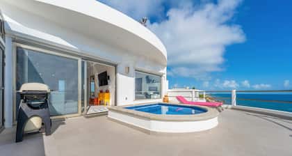 Ocean Front Penthouse w/ Private Pool & Views!