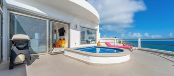 Ocean Front Penthouse w/ Private Pool & Views!