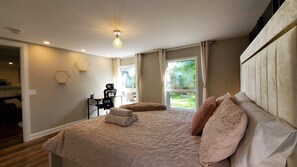 2 室のベッドルーム、デスク、アイロン / アイロン台、WiFi (無料)