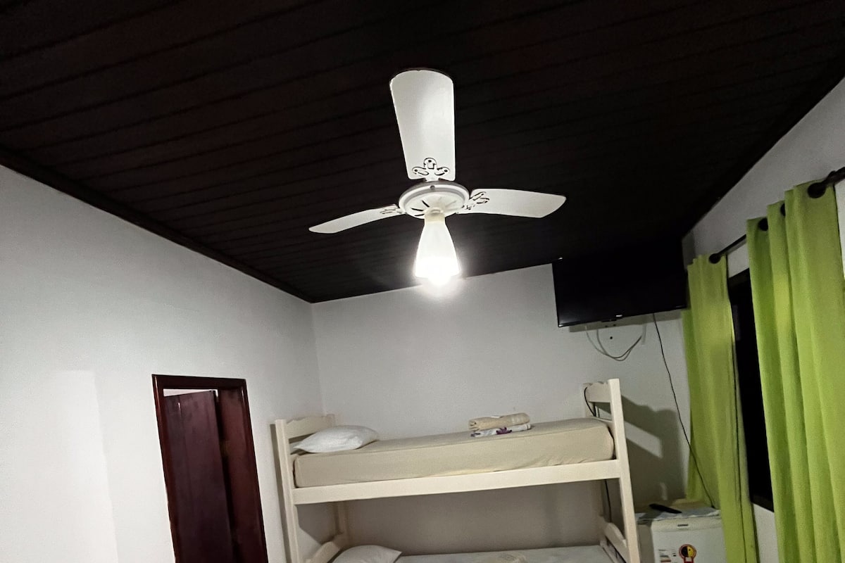 Quarto quádruplo standard | Individualmente decorados, individualmente mobiliados, Wi-Fi de cortesia