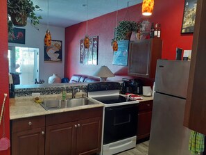 Fridge, microwave, oven, stovetop - baynefamilywithloveflorida (Fort Lauderdale)