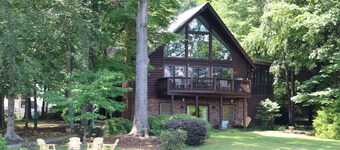 Rustic Log Cabin with amazing view of Lake Gaston!