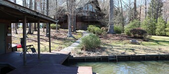 Rustic Log Cabin with amazing view of Lake Gaston!