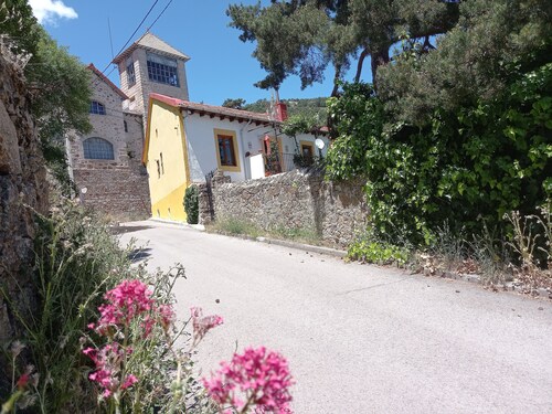 Casa de Pueblo con Terraza y Chimenea