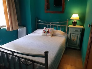 3 habitaciones, tabla de planchar con plancha y cuna de viaje 