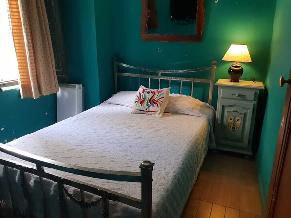 3 bedrooms, iron/ironing board, travel cot, free WiFi